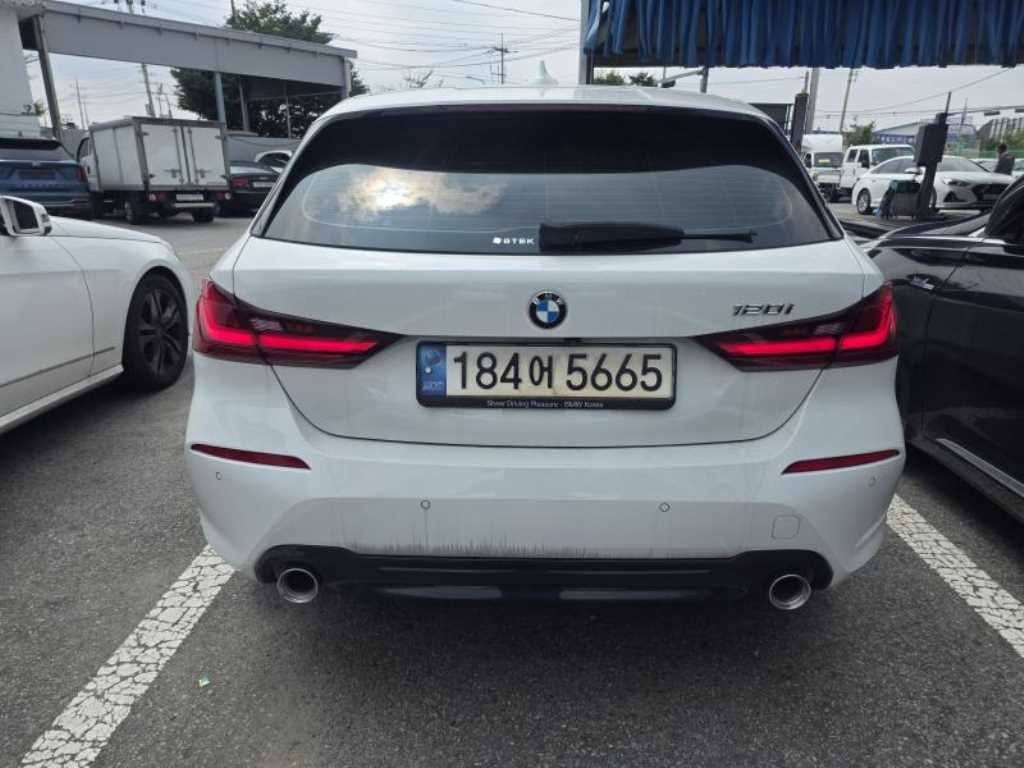 BMW 1시리즈 1시리즈 (F40) 120i M 스포츠 이미지 3