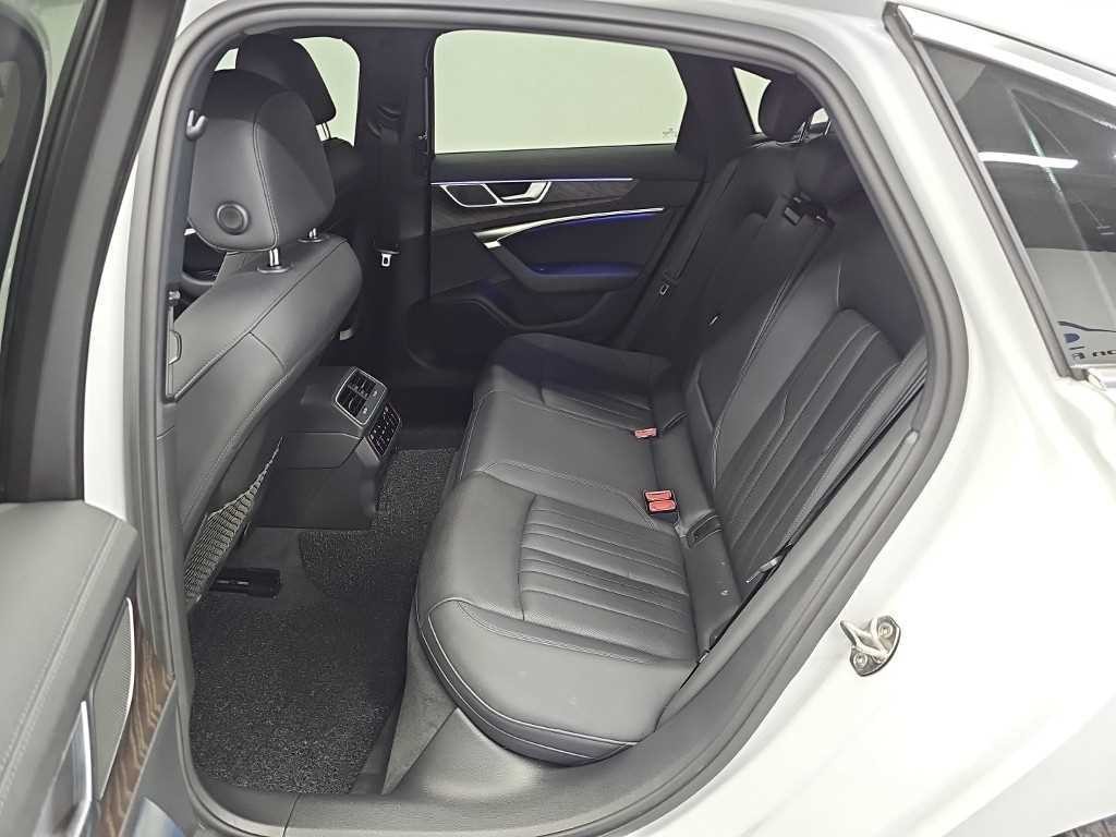 아우디 A6 A6 (C8) 45 TFSI 콰트로 프리미엄 이미지 12