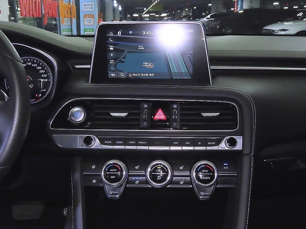 제네시스 G70 2.0T 어드밴스드 이미지 11