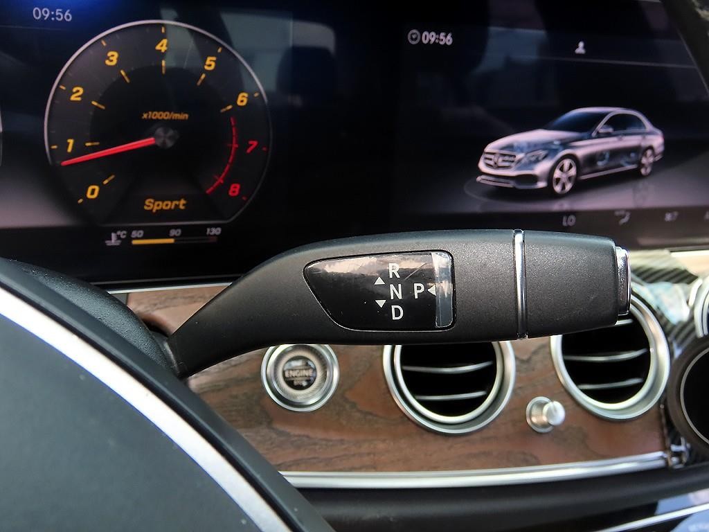 벤츠 E 클래스 E-클래스 W213 E300 4MATIC 익스클루시브 이미지 10