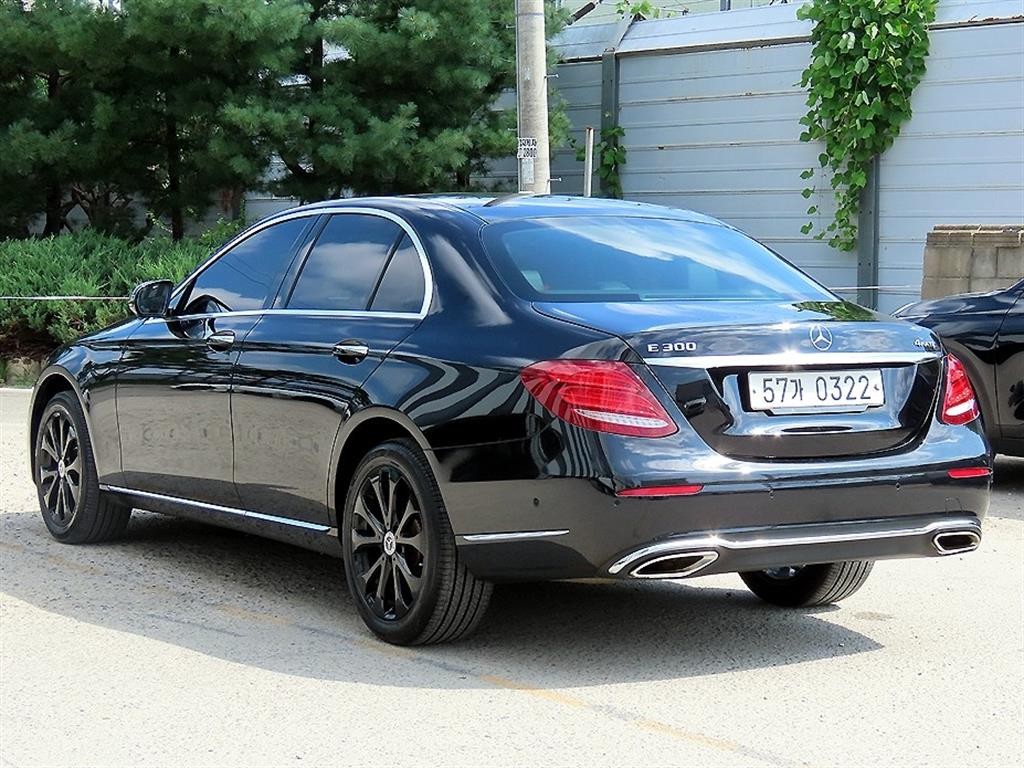 벤츠 E 클래스 E-클래스 W213 E300 4MATIC 익스클루시브 이미지 3