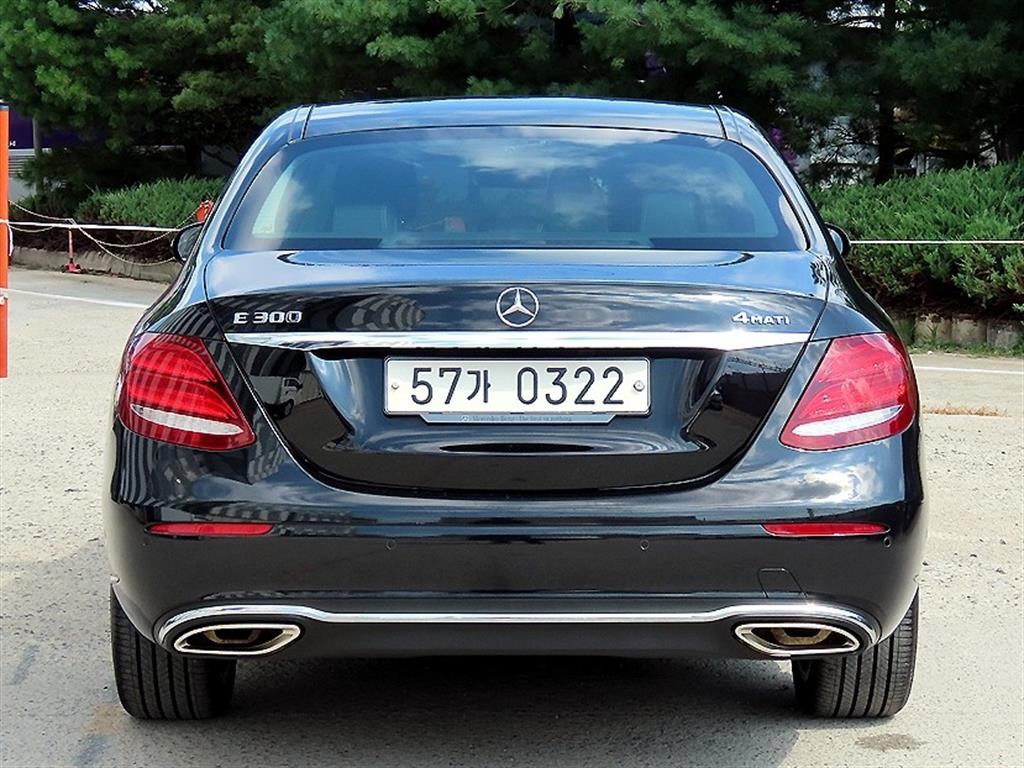 벤츠 E 클래스 E-클래스 W213 E300 4MATIC 익스클루시브 이미지 4