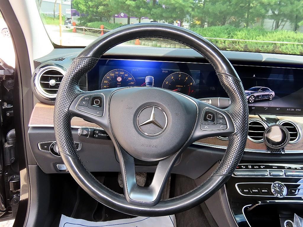 벤츠 E 클래스 E-클래스 W213 E300 4MATIC 익스클루시브 이미지 8