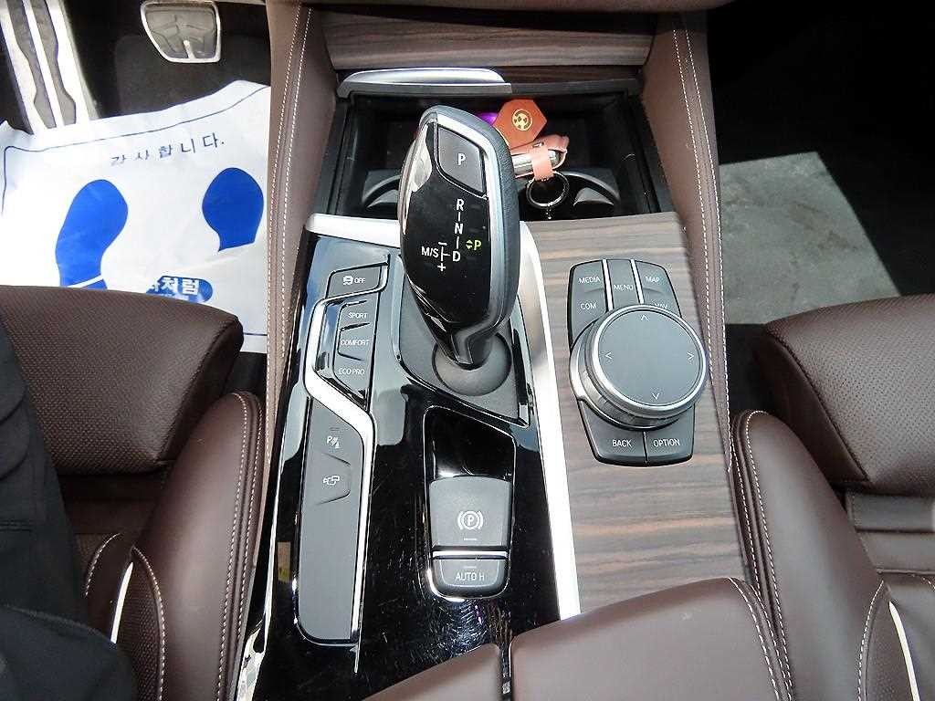 BMW 5시리즈 5시리즈 (G30) 520d M 스포츠 플러스 이미지 10
