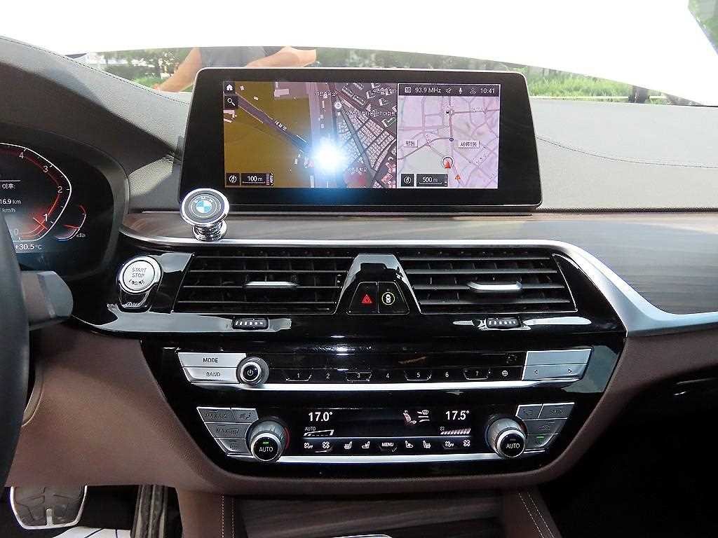 BMW 5시리즈 5시리즈 (G30) 520d M 스포츠 플러스 이미지 14
