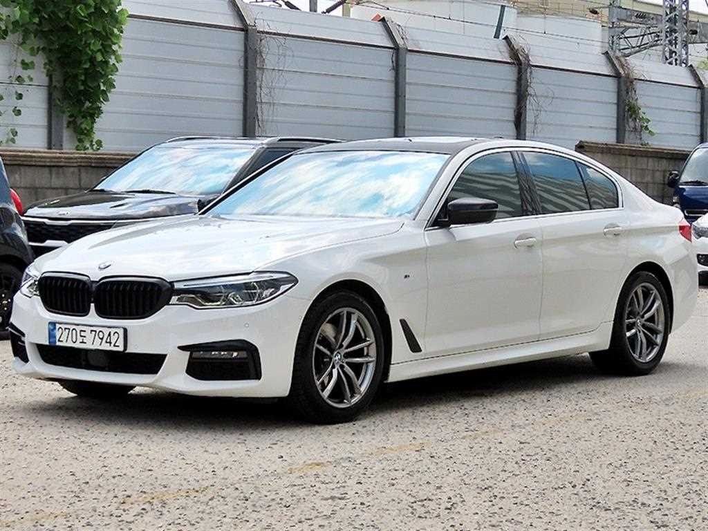 BMW 5시리즈 5시리즈 (G30) 520d M 스포츠 플러스 이미지 2