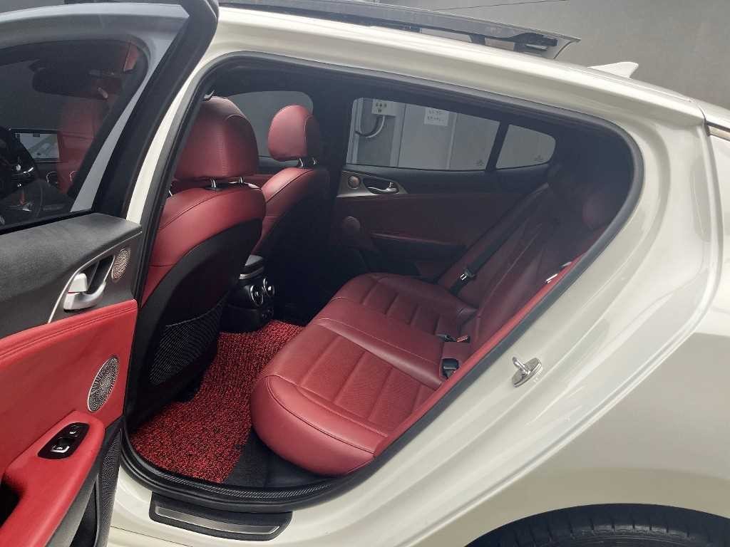 기아 스팅어 가솔린 2.0 터보 2WD 플래티넘 이미지 6