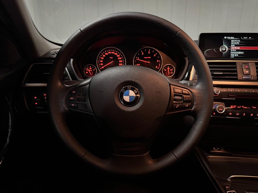 BMW 3시리즈 3시리즈 (F30) 320d 이미지 11