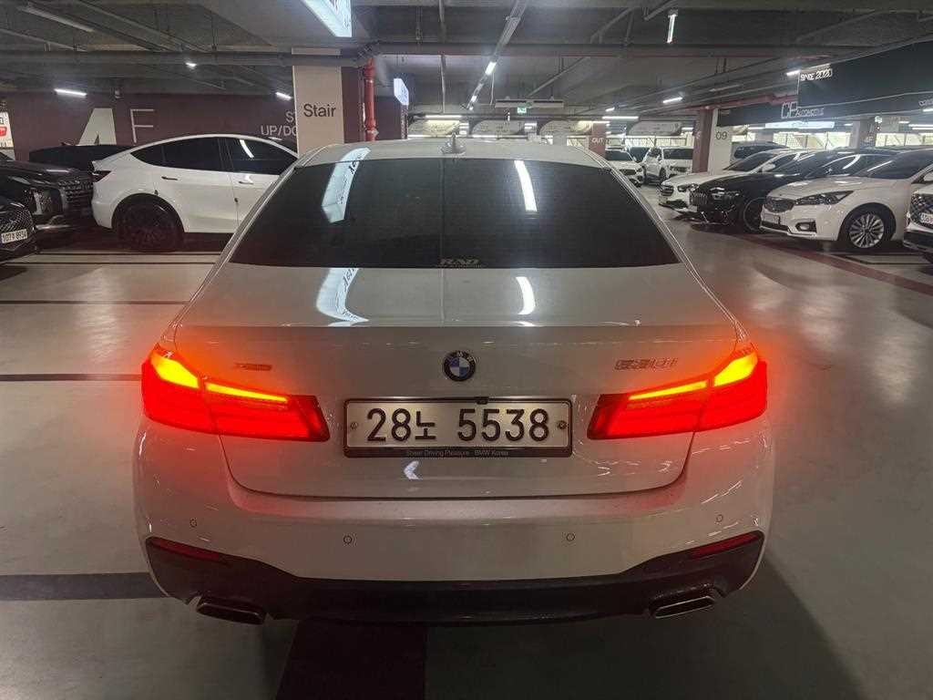 BMW 5시리즈 5시리즈 (G30) 530i xDrive M 스포츠 플러스 이미지 4