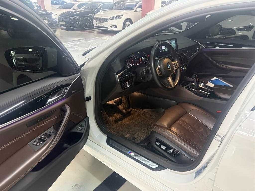 BMW 5시리즈 5시리즈 (G30) 530i xDrive M 스포츠 플러스 이미지 5