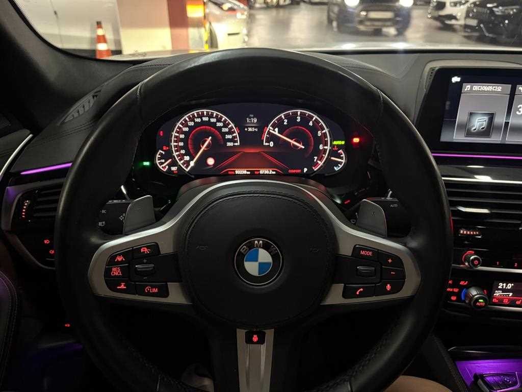 BMW 5시리즈 5시리즈 (G30) 530i xDrive M 스포츠 플러스 이미지 8