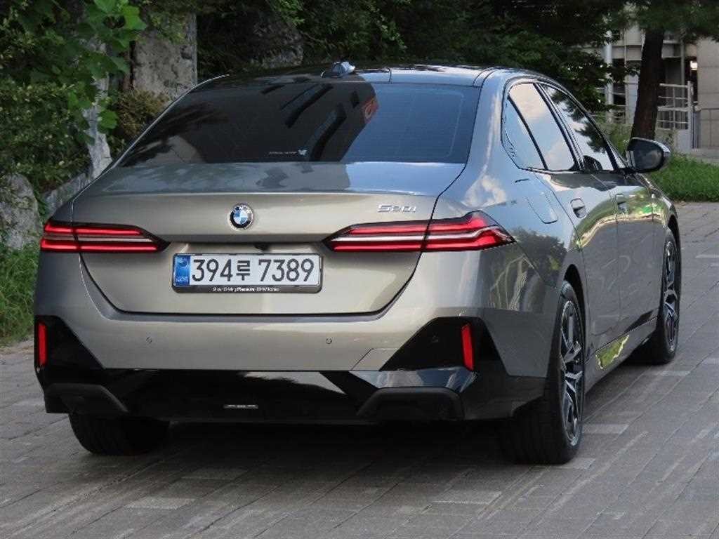 BMW 5시리즈 5시리즈 (G60) 520i M 스포츠 이미지 3