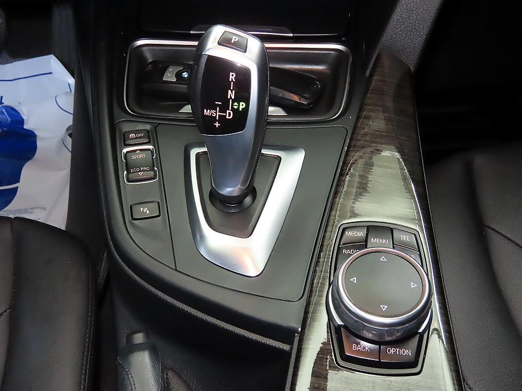 BMW 3시리즈 3시리즈 (F30) 320i 이미지 12