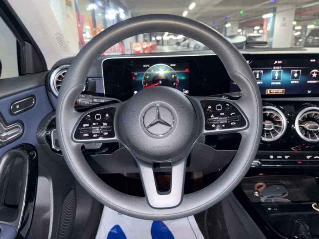벤츠 A 클래스 A클래스 W177 A220 해치백 이미지 8