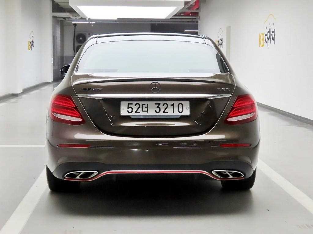 벤츠 E 클래스 E-클래스 W213 E43 AMG 4MATIC 이미지 3