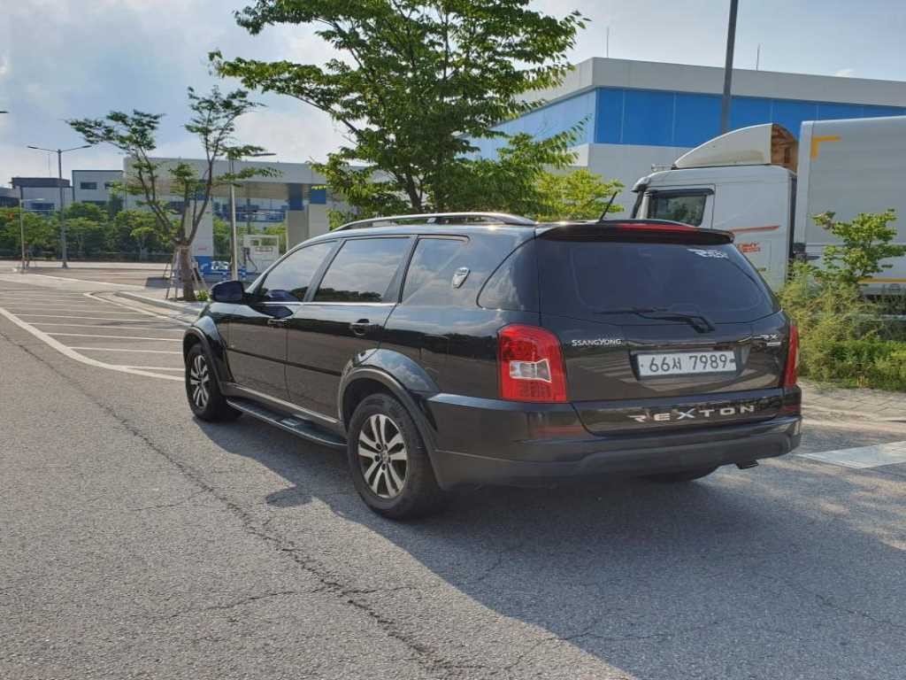 KG모빌리티(쌍용) 렉스턴 렉스턴W 2.0  4WD RX7 럭셔리 이미지 4