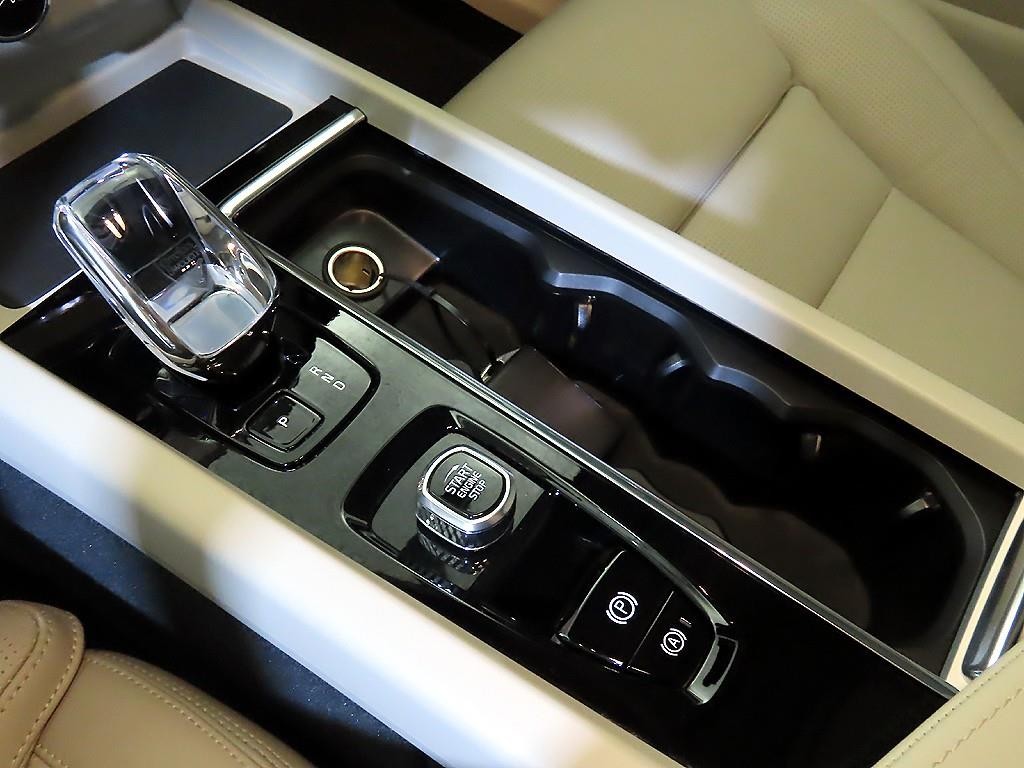 볼보 XC60 XC60(2세대) B6 AWD 울트라 브라이트 이미지 12