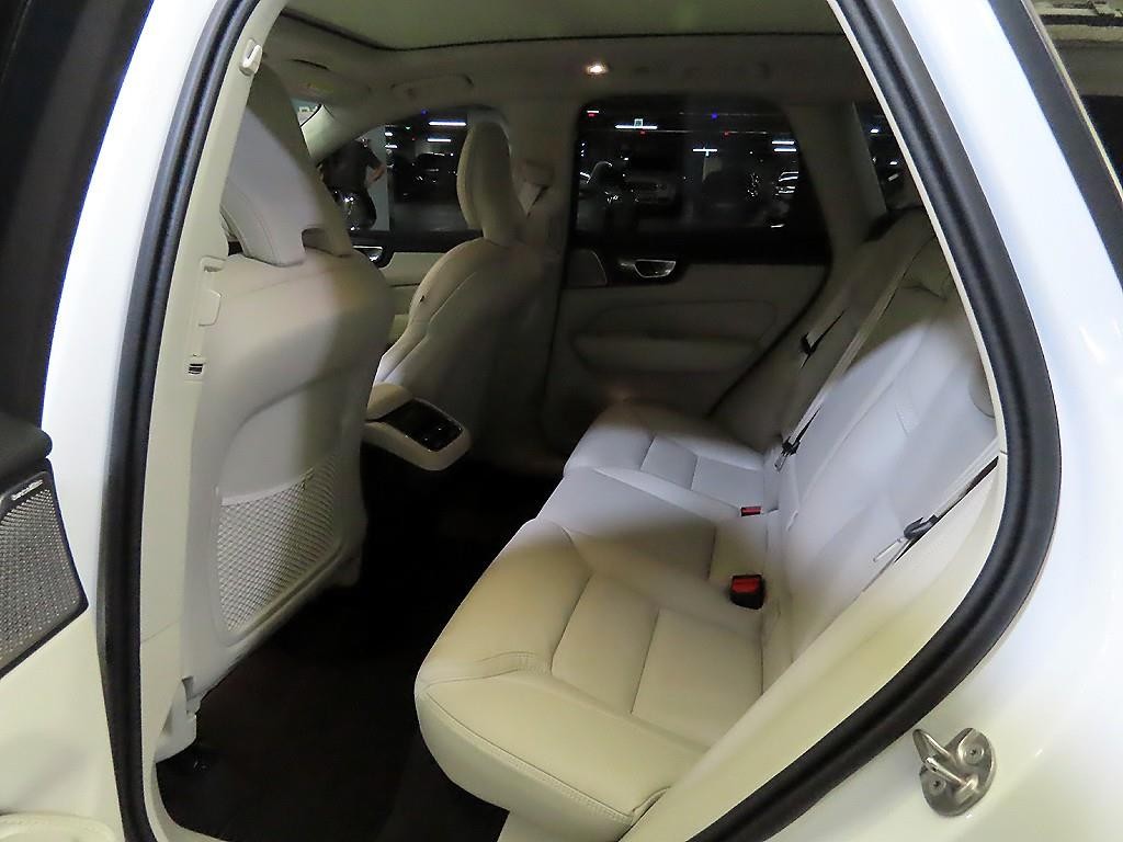 볼보 XC60 XC60(2세대) B6 AWD 울트라 브라이트 이미지 7