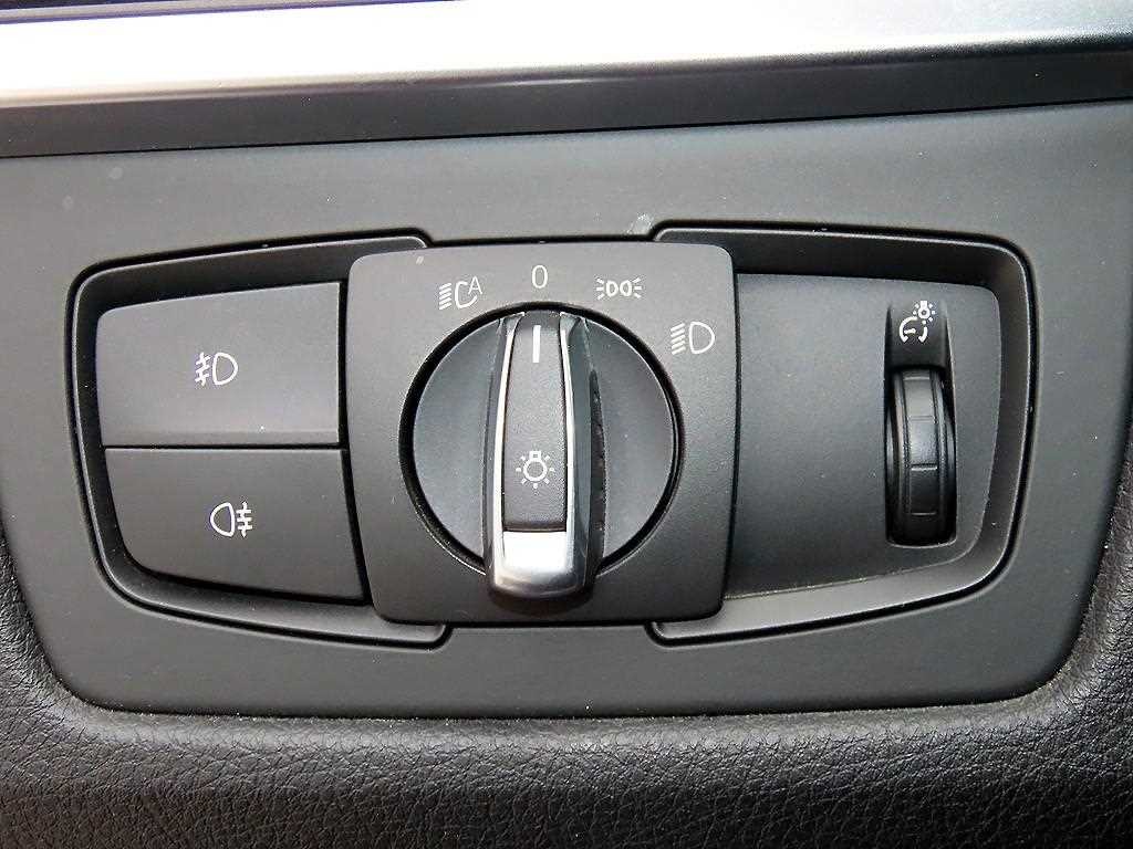 BMW 3시리즈 3시리즈 (F30) 320i 이미지 12