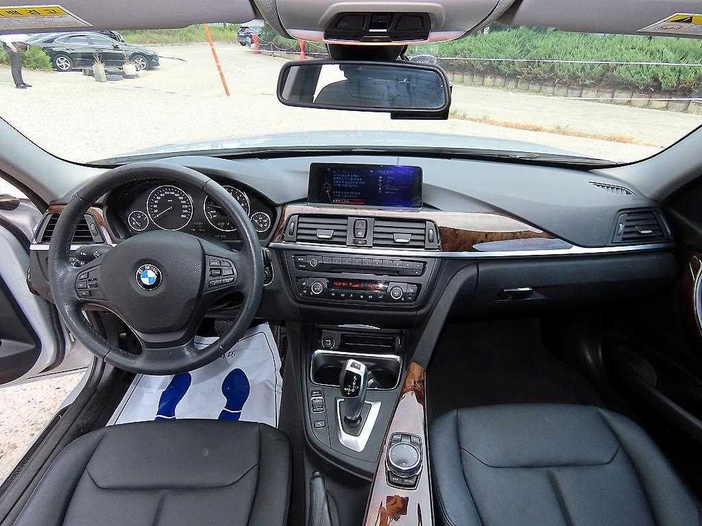 BMW 3시리즈 3시리즈 (F30) 320i 이미지 7
