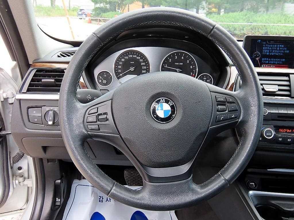 BMW 3시리즈 3시리즈 (F30) 320i 이미지 8