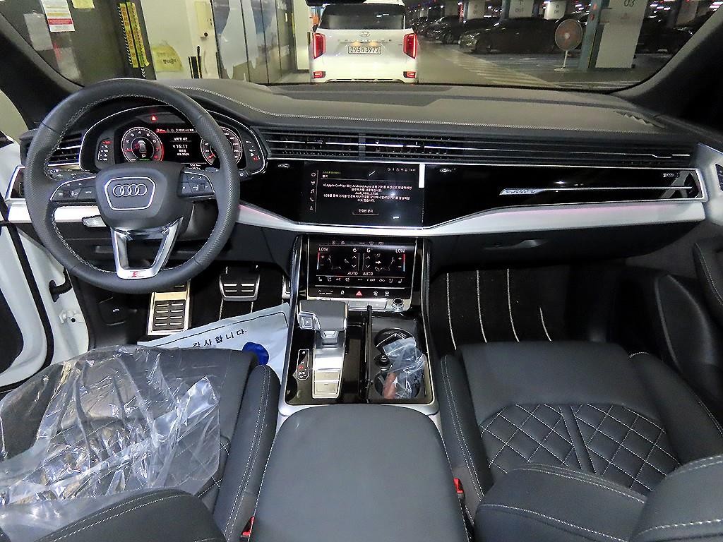 아우디 Q8 55 TFSI 콰트로 프리미엄 이미지 10