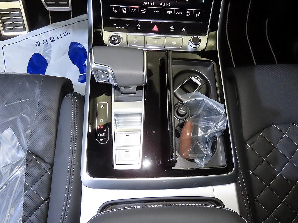 아우디 Q8 55 TFSI 콰트로 프리미엄 이미지 12