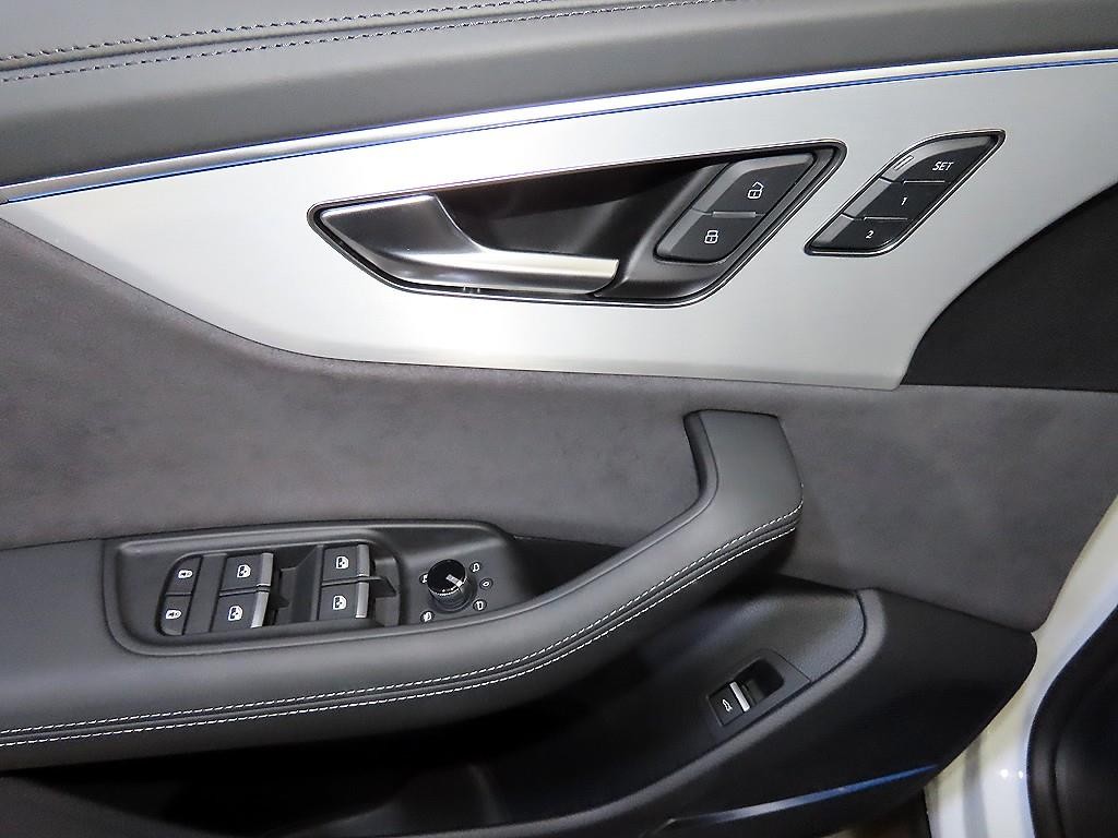 아우디 Q8 55 TFSI 콰트로 프리미엄 이미지 13