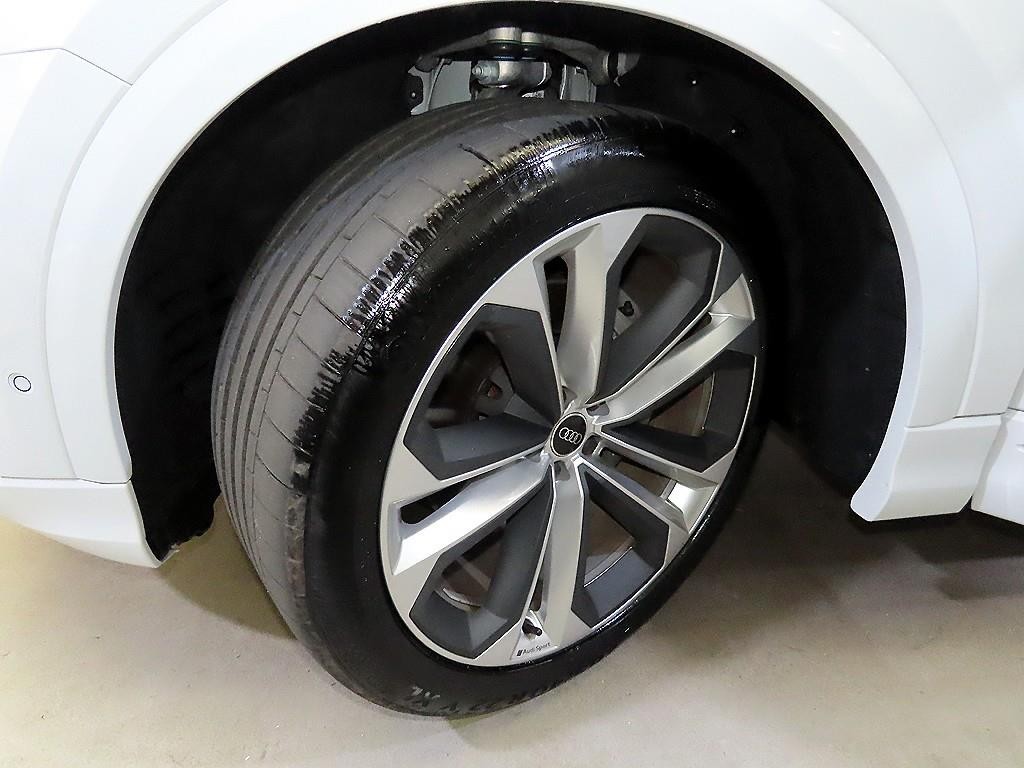 아우디 Q8 55 TFSI 콰트로 프리미엄 이미지 20