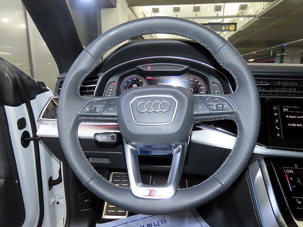 아우디 Q8 55 TFSI 콰트로 프리미엄 이미지 8