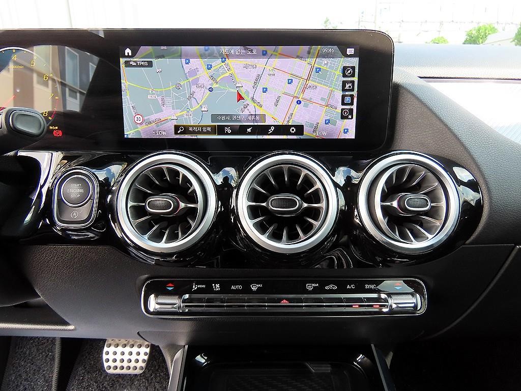 벤츠 GLA 클래스 GLA클래스 H247 GLA45 AMG 4MATIC + 이미지 13