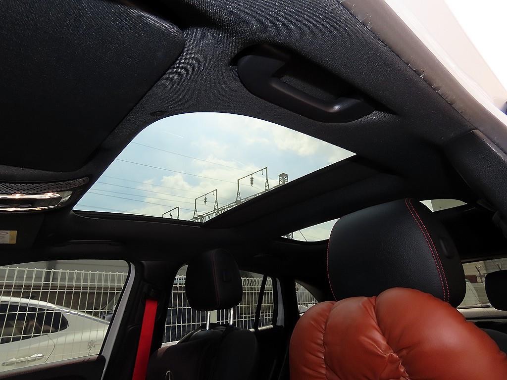벤츠 GLA 클래스 GLA클래스 H247 GLA45 AMG 4MATIC + 이미지 16