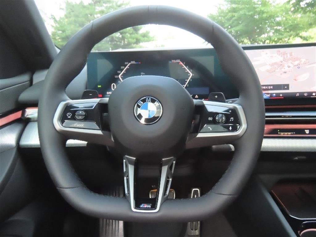 BMW 5시리즈 5시리즈 (G60) 530i xDrive M 스포츠 이미지 16