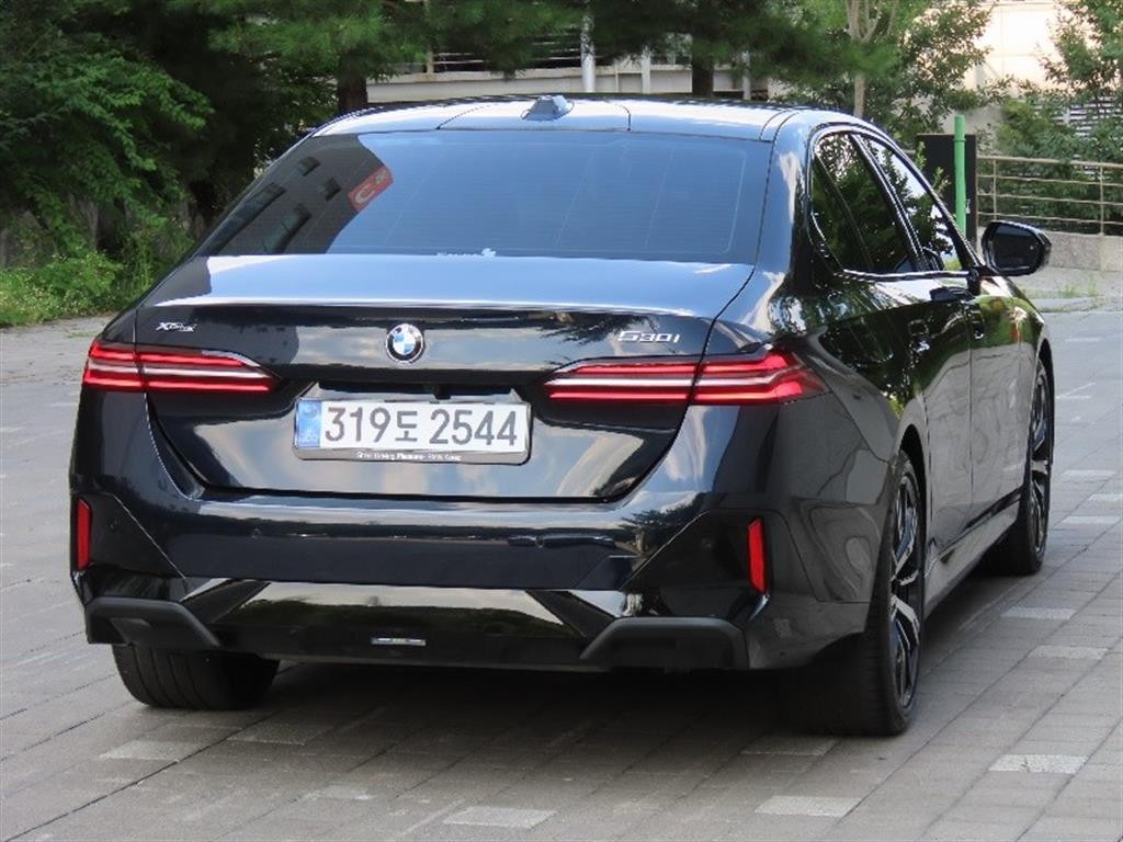 BMW 5시리즈 5시리즈 (G60) 530i xDrive M 스포츠 이미지 3