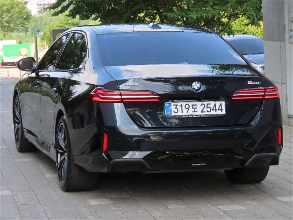 BMW 5시리즈 5시리즈 (G60) 530i xDrive M 스포츠 이미지 4
