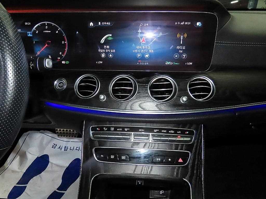 벤츠 E 클래스 E-클래스 W213 E220d 4MATIC AMG라인 이미지 11