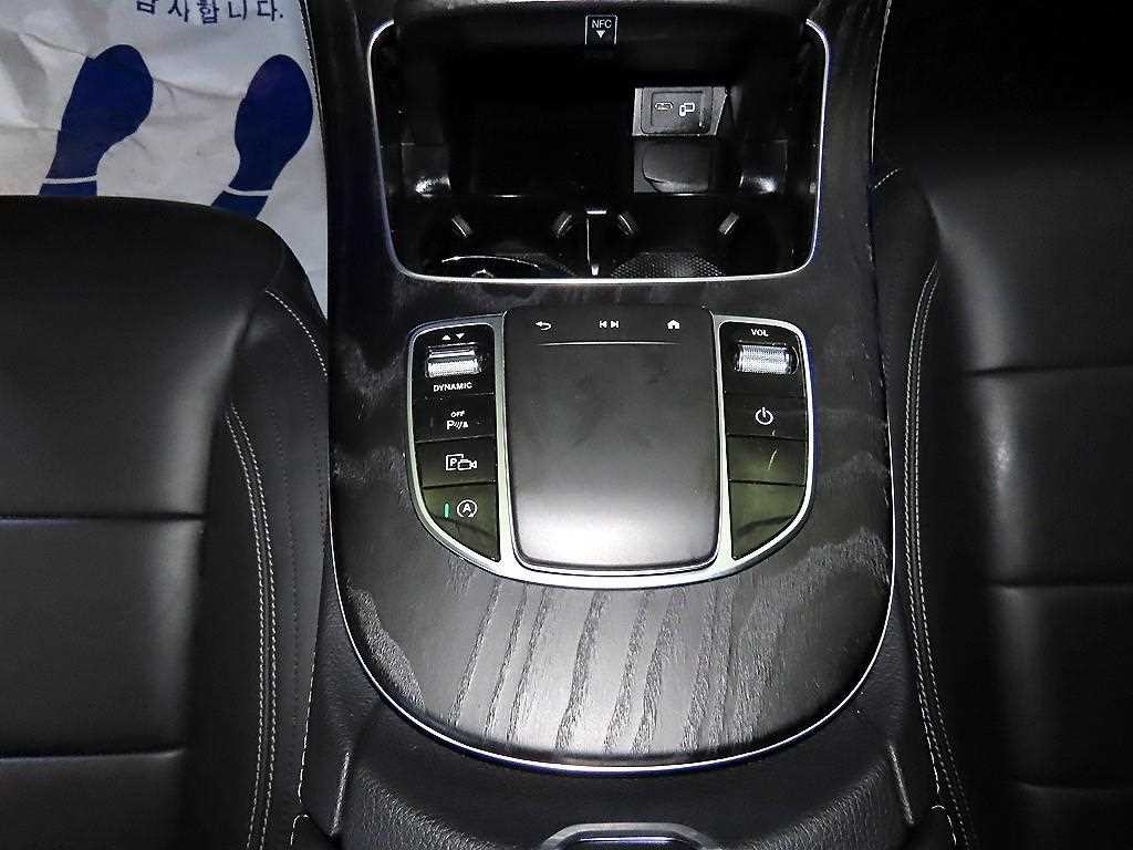 벤츠 E 클래스 E-클래스 W213 E220d 4MATIC AMG라인 이미지 12