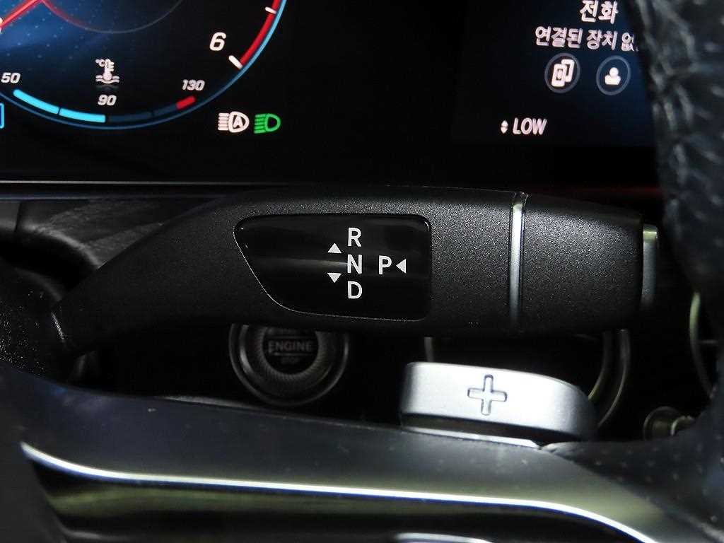 벤츠 E 클래스 E-클래스 W213 E220d 4MATIC AMG라인 이미지 13