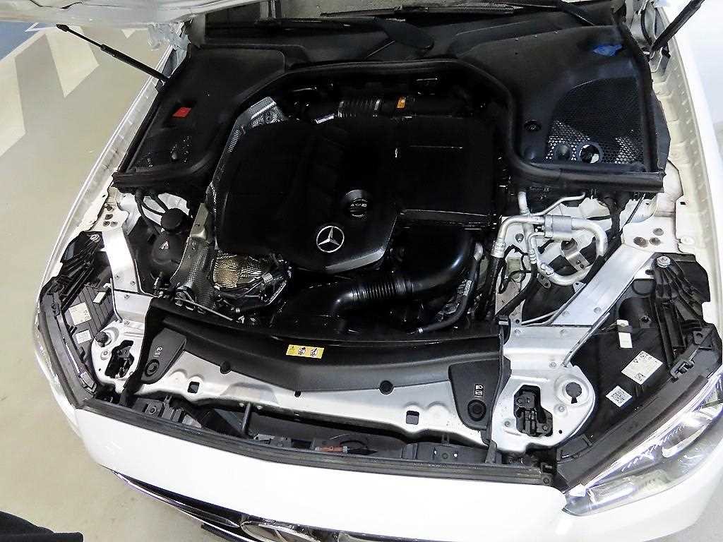 벤츠 E 클래스 E-클래스 W213 E220d 4MATIC AMG라인 이미지 19