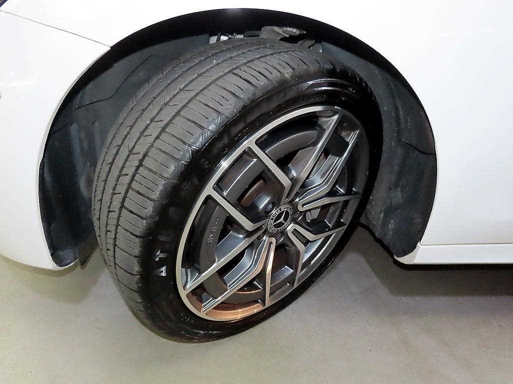 벤츠 E 클래스 E-클래스 W213 E220d 4MATIC AMG라인 이미지 20
