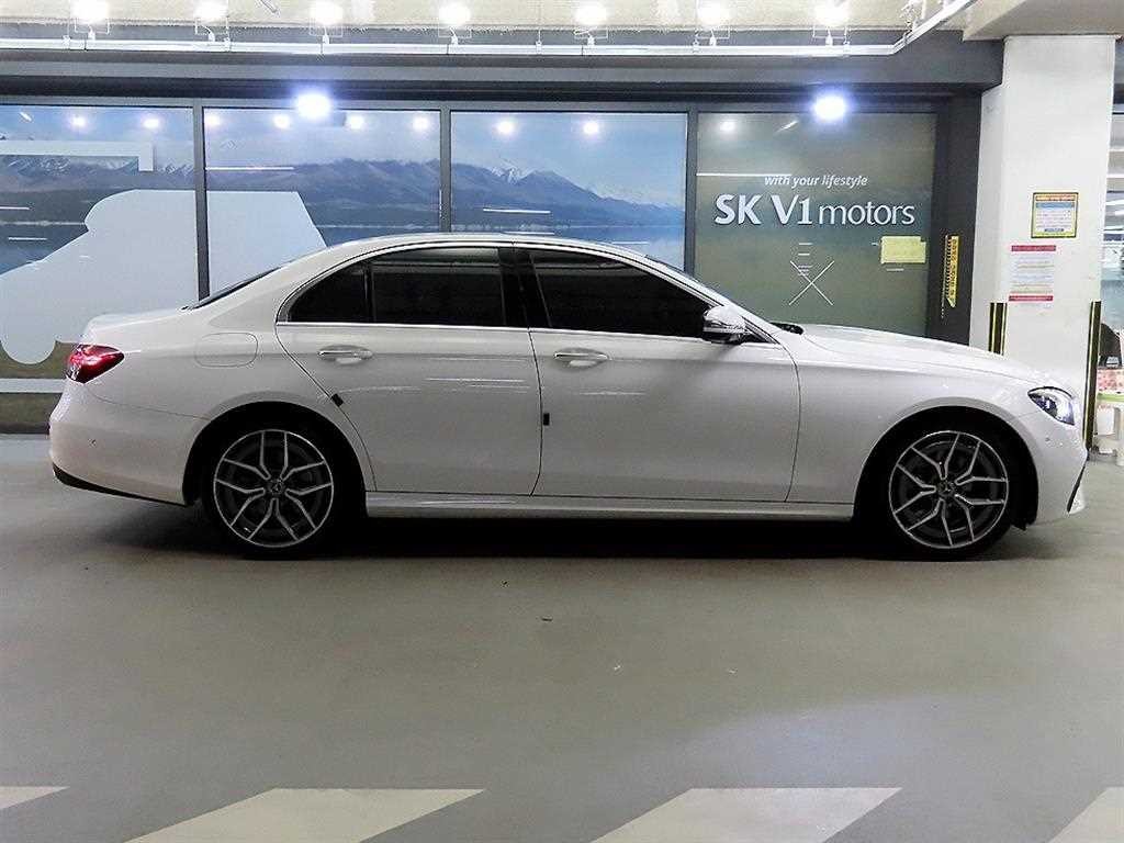 벤츠 E 클래스 E-클래스 W213 E220d 4MATIC AMG라인 이미지 3