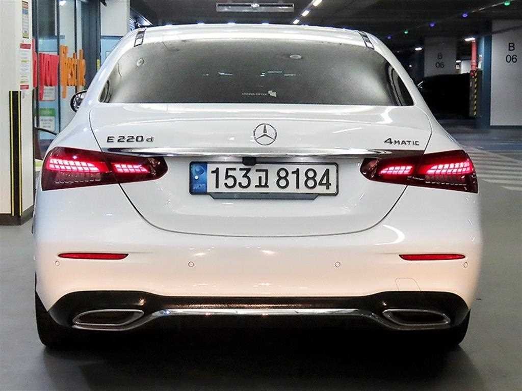 벤츠 E 클래스 E-클래스 W213 E220d 4MATIC AMG라인 이미지 5