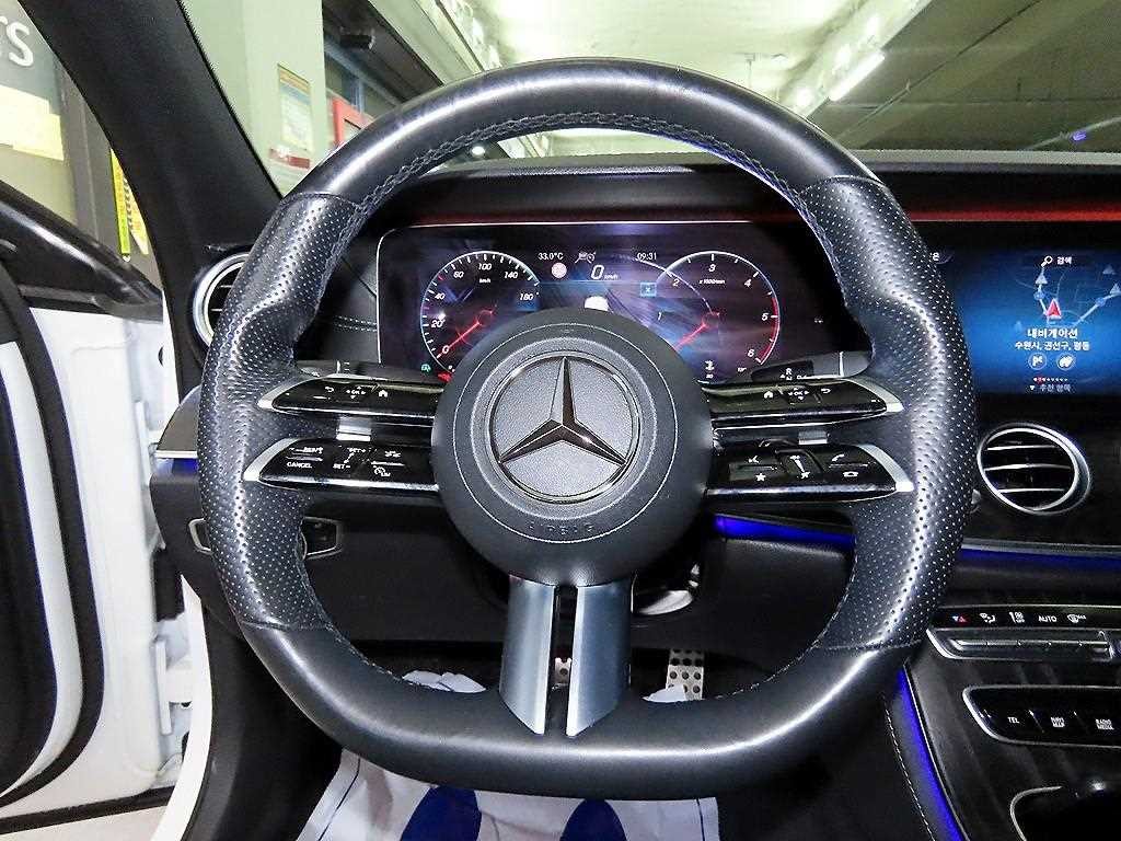 벤츠 E 클래스 E-클래스 W213 E220d 4MATIC AMG라인 이미지 8