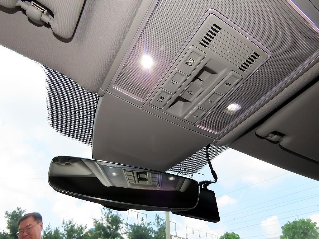 폭스바겐 아테온 2.0 TDI 엘레강스 프레스티지 4모션 이미지 15