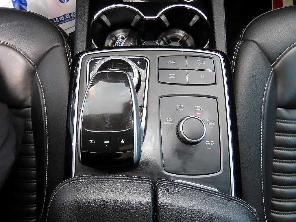 벤츠 GLE 클래스 GLE 클래스 W166 GLE 350 d 4MATIC 프리미엄 이미지 12