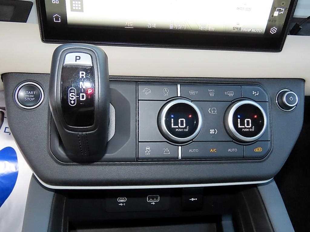 랜드로버 디펜더 디펜더 (L663) 90 D250 SE 이미지 11