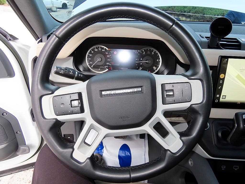 랜드로버 디펜더 디펜더 (L663) 90 D250 SE 이미지 9