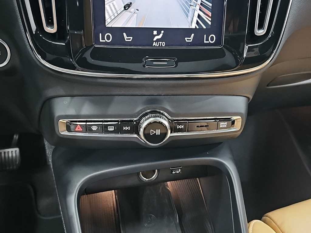 볼보 XC40 B4 AWD 인스크립션 이미지 10