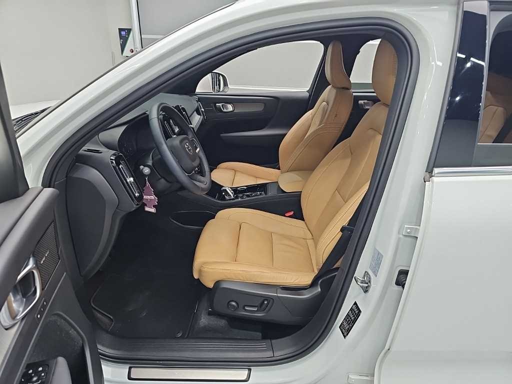 볼보 XC40 B4 AWD 인스크립션 이미지 11
