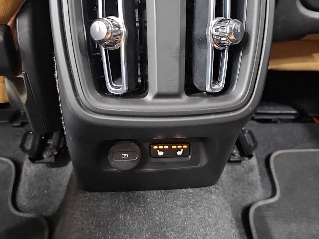 볼보 XC40 B4 AWD 인스크립션 이미지 13